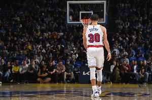 库里:打球时我还是喜欢穿自己的鞋 不过我会找点乐子尝试其他鞋